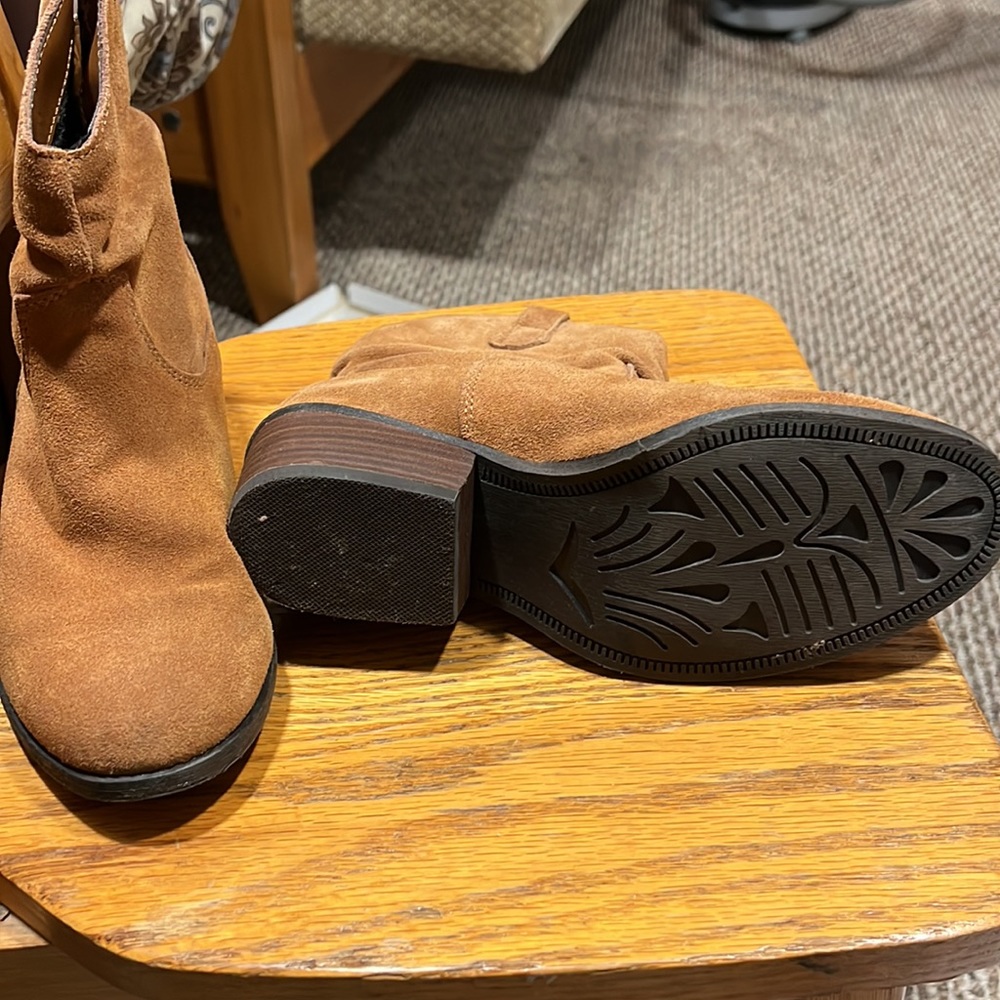 Suede booties. Barely worn. Size 7.5 - Picture 2 of 3